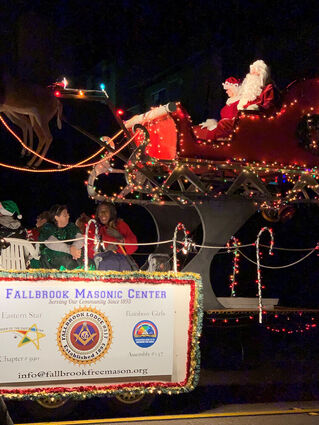 Fallbrook Ca Christmas Parade 2022 'Miracle On Main' Is Theme For Christmas Parade - Village News